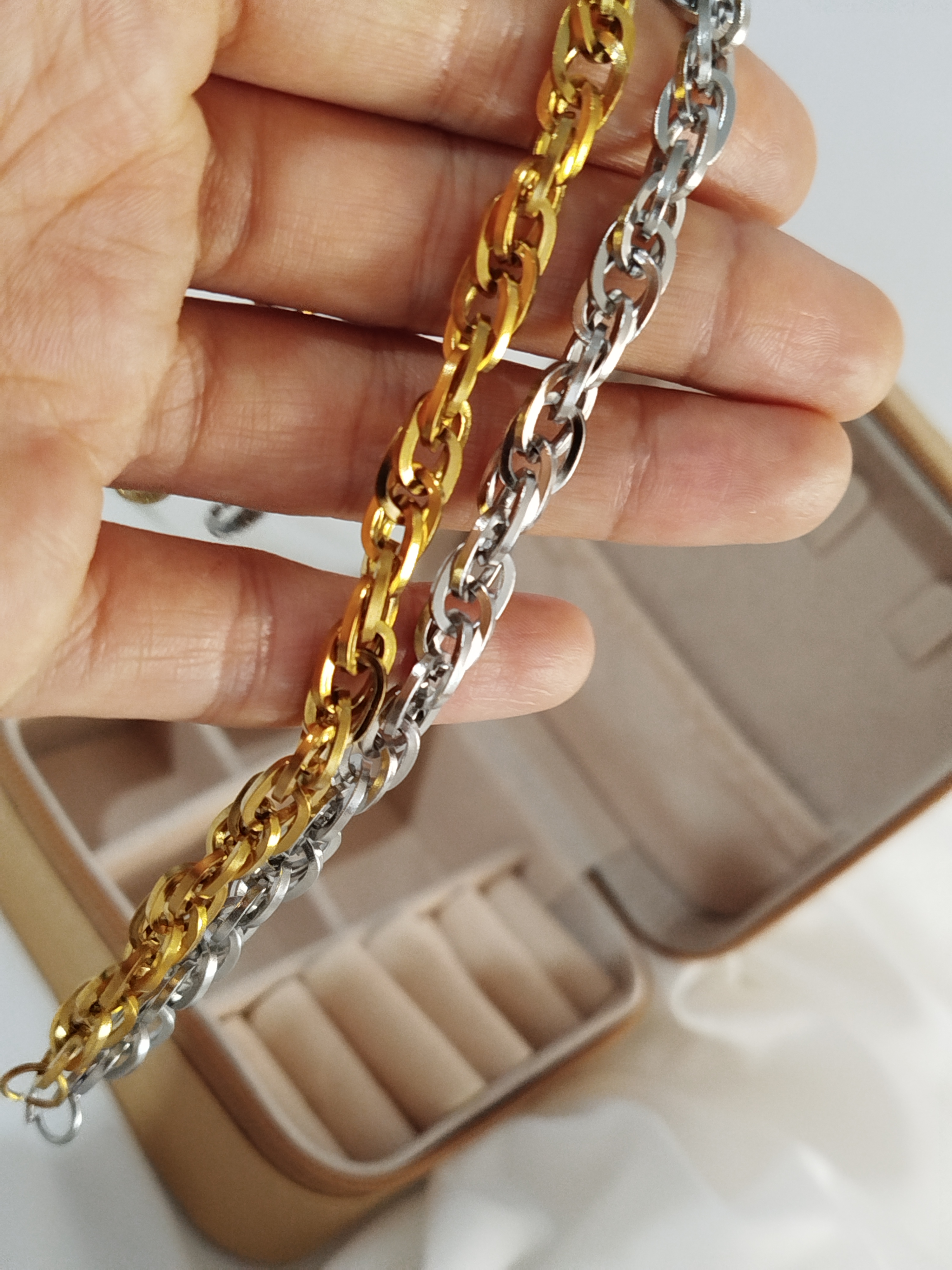 دستبند زنجیری طرح طلا