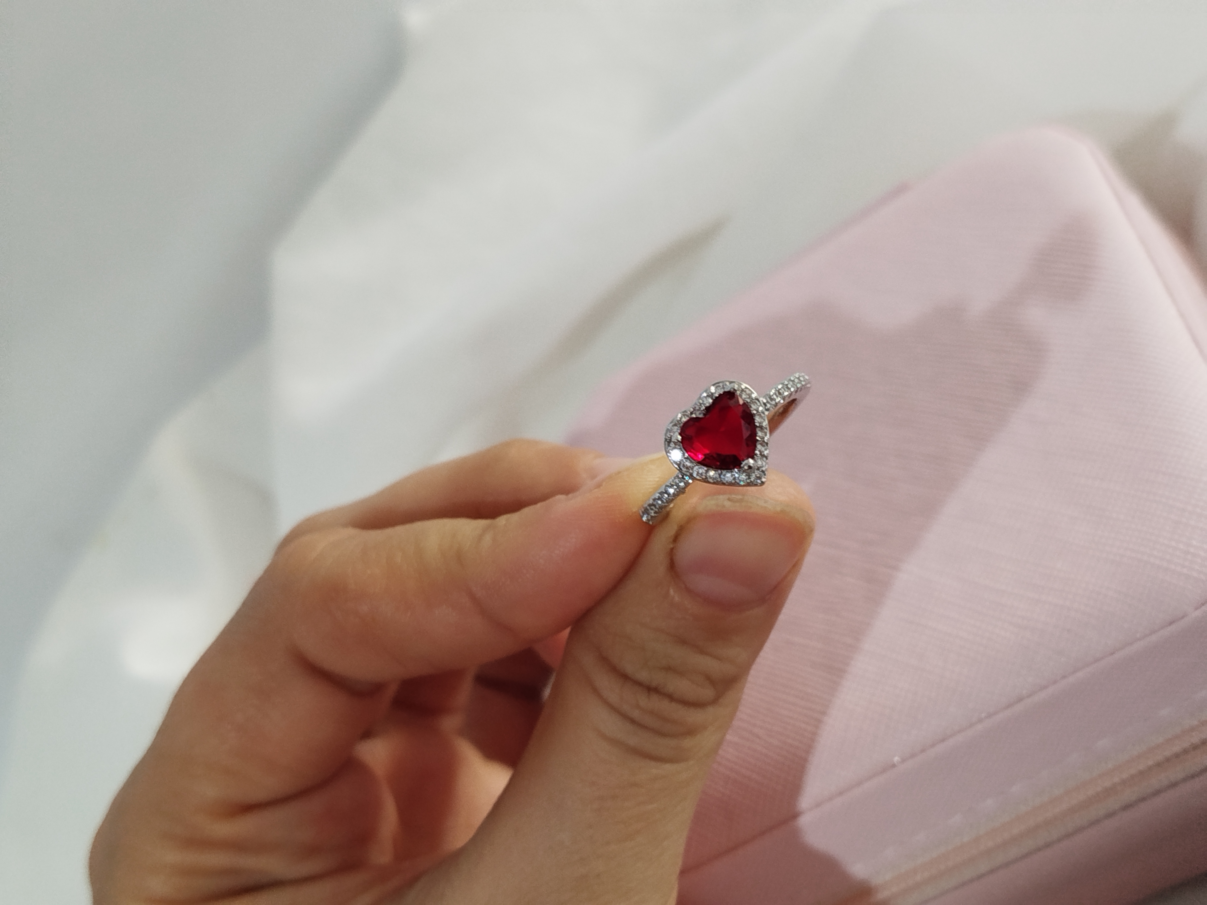 انگشتر نگین جواهری قلب قرمز